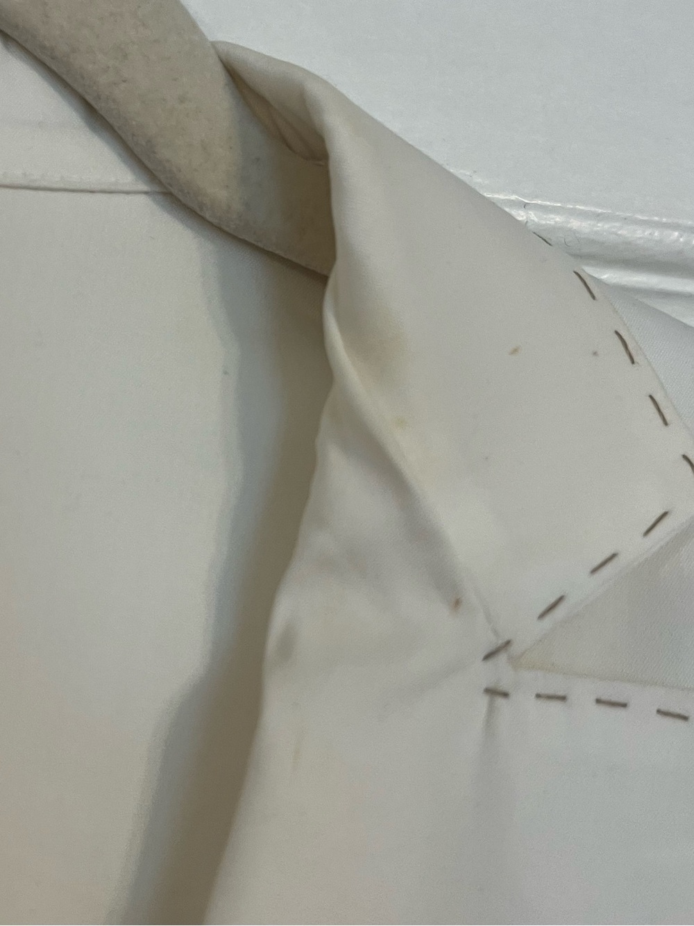 Brunello Cucinelli Off-White Tailored Drawstring Jacket with Contrast LeatherTie - Picture 10 of 15